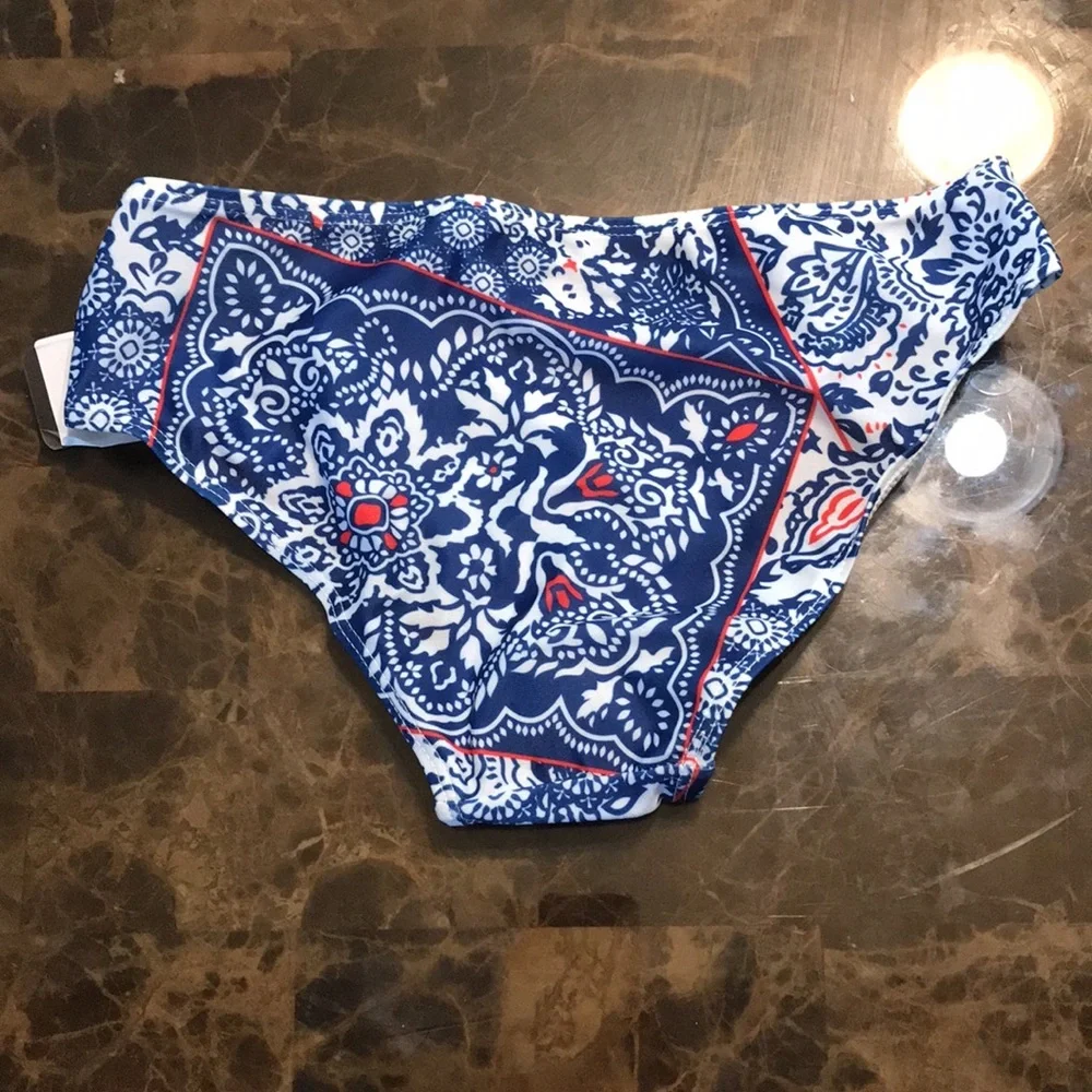 🎉Blue and White Floral Paisley Bikini Bottom!